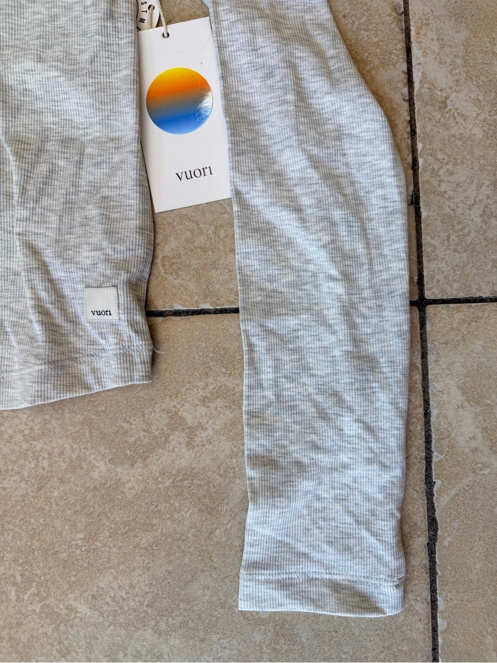 Vuori Pose Scoop Tee Long Sleeve White Heather Grey L NWT Ribbed - Picture 6 of 9
